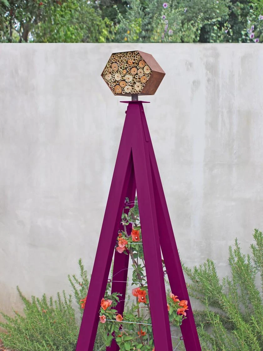 Bee Bungalow + Akoris Garden Tuteur Sr. 7 Bee Bungalow + Akoris Garden Tuteur Sr. - Image 7