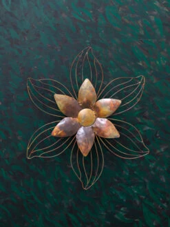 Open Petal Flower Wall Décor