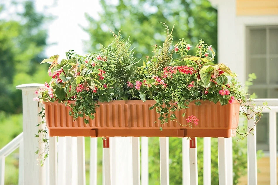 39" Self-Watering Window Box 1 39" Self-Watering Window Box